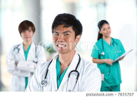 Group of Asian doctors Group of Asian doctors 7655707