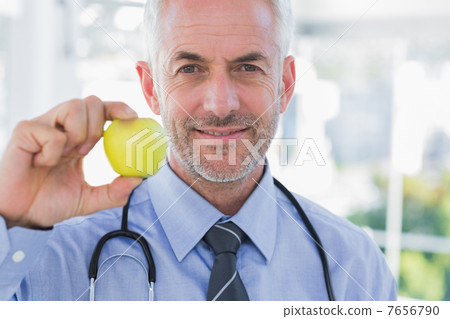 Doctor showing an apple Doctor showing an apple 7656790