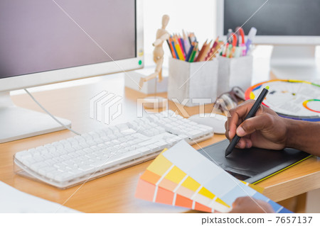 Designer using a graphics tablet 7657137