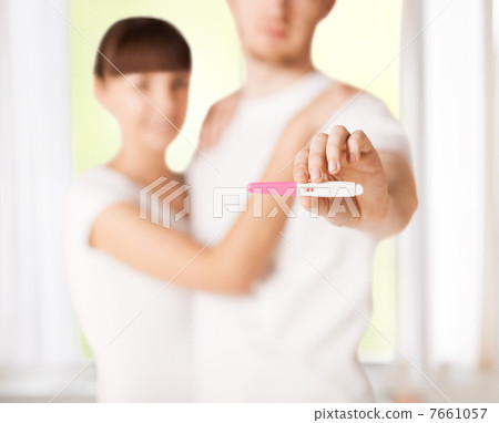 woman and man hands with pregnancy test 7661057