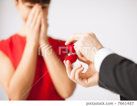 couple with wedding ring and gift box 7661487