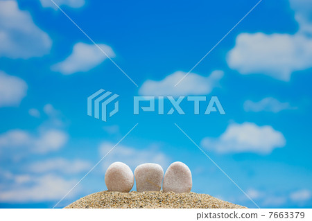 Pebble and blue sky Pebble and blue sky 7663379