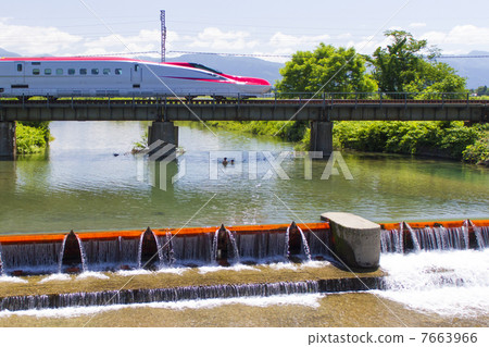 Akita Shinkansen in early summer Akita Shinkansen in early summer 7663966