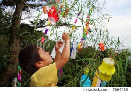 Bamboo decorations and children in Tanabata 7664088