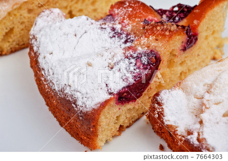 pie with apple, pear and plum 7664303