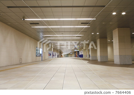 Shiodome, unmanned underground aisle 7664406