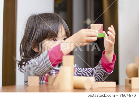 Children building blocks 7664670