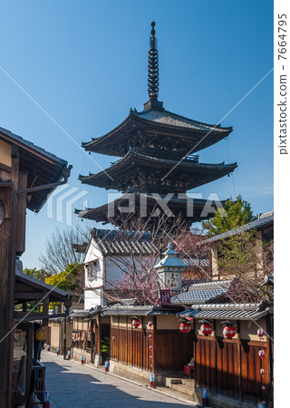 Tower of Yasaka Hokan-ji Temple 7664795