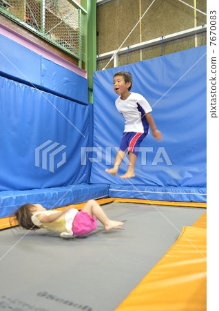 蹦床 7670083