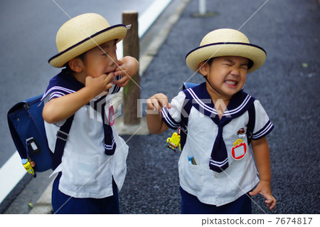 Children with strange faces 7674817