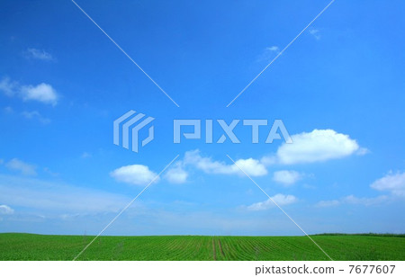 White clouds and blue sky 7677607