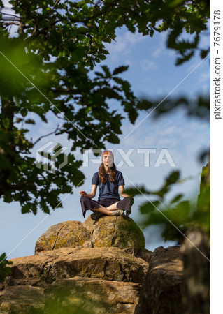 Yoga Yoga 7679178