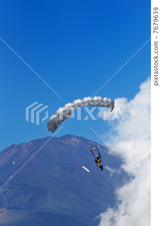 Airborne troops 7679639