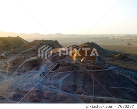 伊朗的亞茲德,沉默與荒野之塔 伊朗的亞茲德,沉默與荒野之塔 7680297