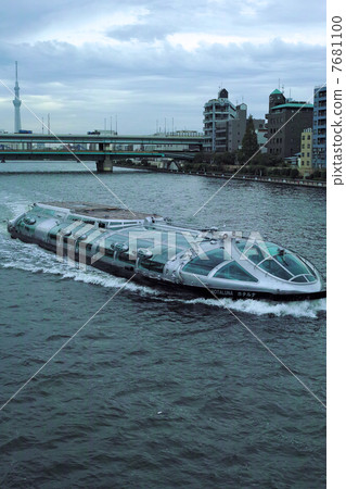Sumidagawa Cruise未來型水上巴士“Hotaruna”和Sky Tree Sumidagawa Cruise未來型水上巴士“Hotaruna”和Sky Tree 7681100