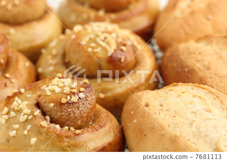 烤滿了麵包 7681113