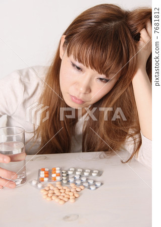 Women with drug addicts 7681812