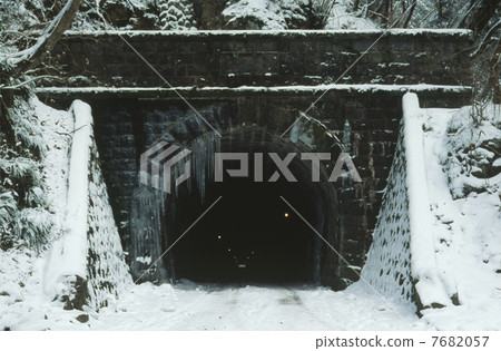 Old Tiancheng tunnel with snowy scenery 7682057