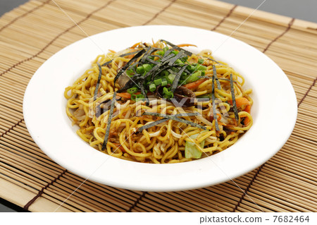 Fried noodles Fried noodles 7682464