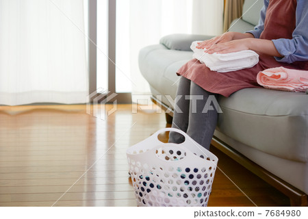 家庭主婦和洗衣榻榻米 7684980