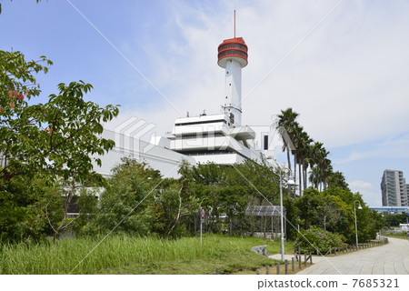 Sea breeze park with plenty of exoticism 7685321
