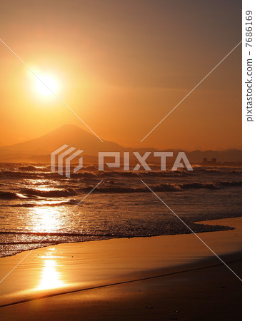 The beach at dusk 7686169