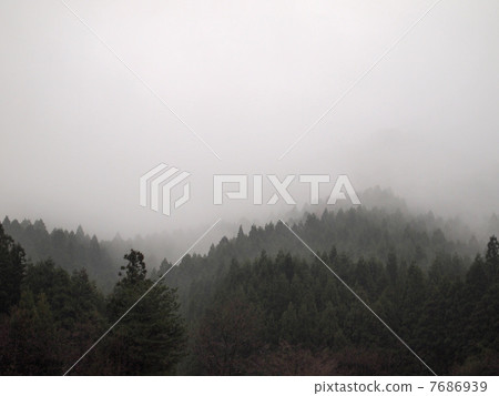 Mountain with haze Mountain with haze 7686939