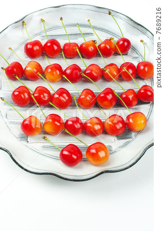 櫻桃兩側是菜餚 7689216