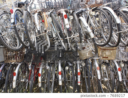 Abandoned bicycle 10 Abandoned bicycle 10 7689217