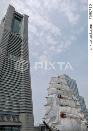 Combi - Landmark Tower and Nippon Maru Combi - Landmark Tower and Nippon Maru 7690710