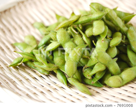 Edamame beans served in monkeys 7691008