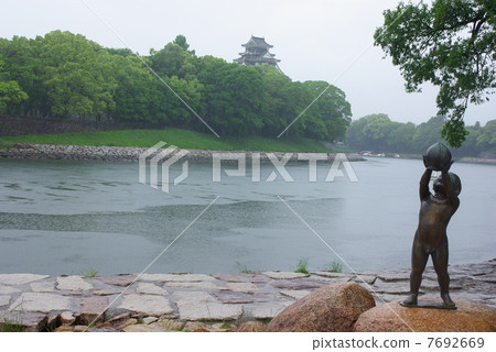 Okayama castle on rainy day Okayama castle on rainy day 7692669
