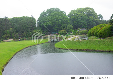 Okayama Korakuen (lateral position) washed in rain in May 7692852