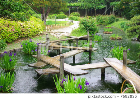 岡山後樂園的八座橋樑在五月的雨中沖刷（橫向位置） 7692856