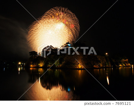 Imabari城堡的煙花 7695121