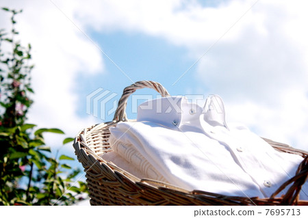 Laundry taken in basket 7695713