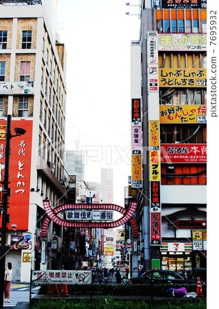 歌舞伎町在早上 7695932