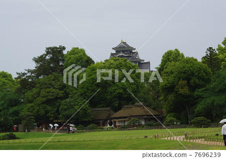 Okayama castle distant from Korakuen on rainy day (horizontal position) 7696239