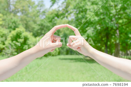 Male and female sticking fingers 7698194