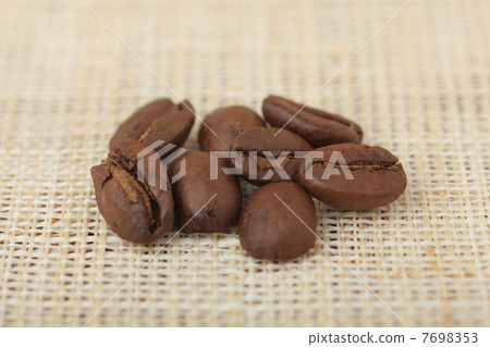 Coffee beans  7698353