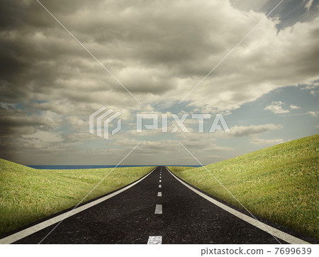Road leading out to the horizon Road leading out to the horizon 7699639