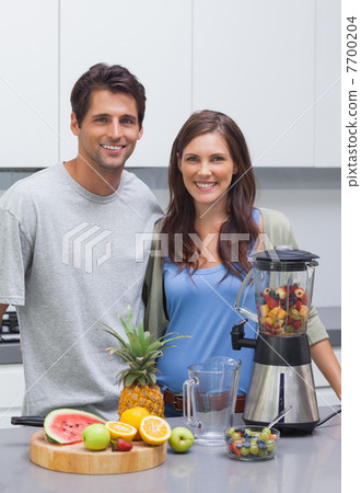 Couple cutting fruits Couple cutting fruits 7700204
