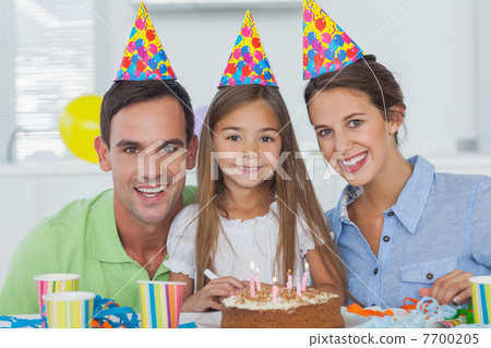 Parents celebrating their little girls birthday Parents celebrating their little girls birthday 7700205