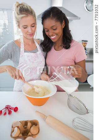 Pretty friends making pastry together 7701032