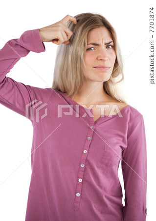 图库照片: young woman scratching head