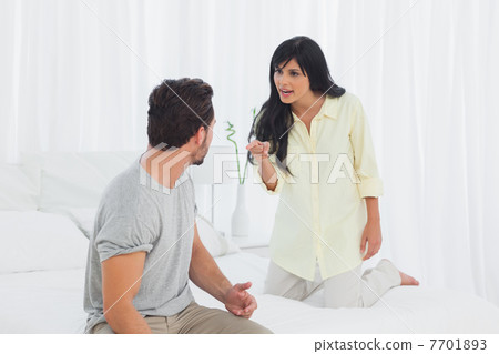 Couple has big dispute Couple has big dispute 7701893