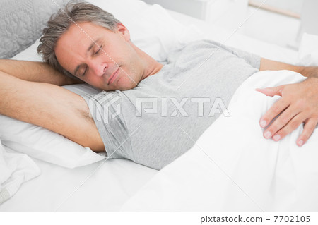 Man sleeping peacefully 7702105