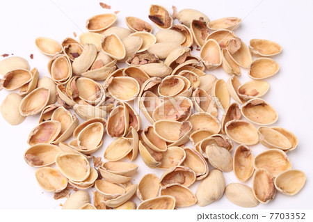 Many pistachio shells Many pistachio shells 7703352
