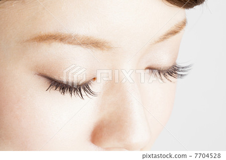 眼部美容 7704528