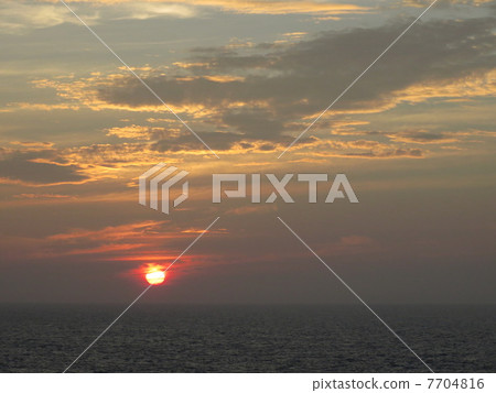 來自太平洋的日出 7704816